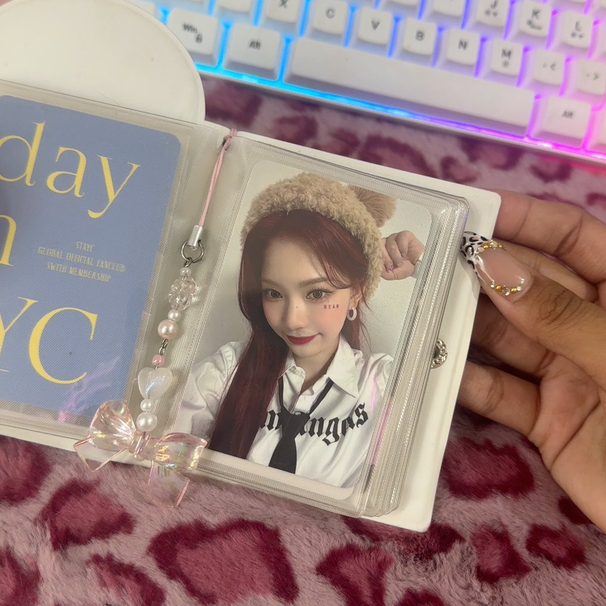 ( #wtsyumi ) 

 — ☆ﾐ isa bear (₱200)
          onhand ! mint condi. 
          1 week res w nrdp, ok! 

      ⌕ bblyumi-tnc.carrd.co 

# wts lfb stayc aisa teddy bear apple music applemusic pob pc photocard
