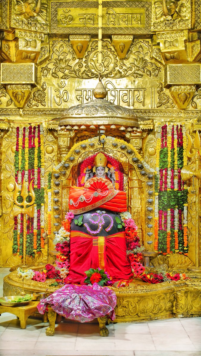 श्री सोमनाथ महादेव मंदिर,
प्रथम ज्योतिर्लिंग - गुजरात (सौराष्ट्र)
दिनांकः 24 अगस्त 2025, भाद्रपद शुक्ल प्रतिपदा - रविवार
मध्याह्न श्रृंगार
08255093
#somnath #mahadev #shivji
#bhakti #somnathlivedarshan #somnathtemple