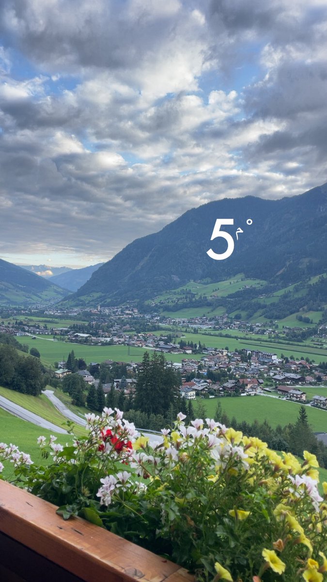 يعل   غيمٍ   صوبنا    نوّه
صوب دار الخل ينساقي
ياخذ  اسبوعين   و بقوّه
به    رعد  يسمع و براقي

الكتبي