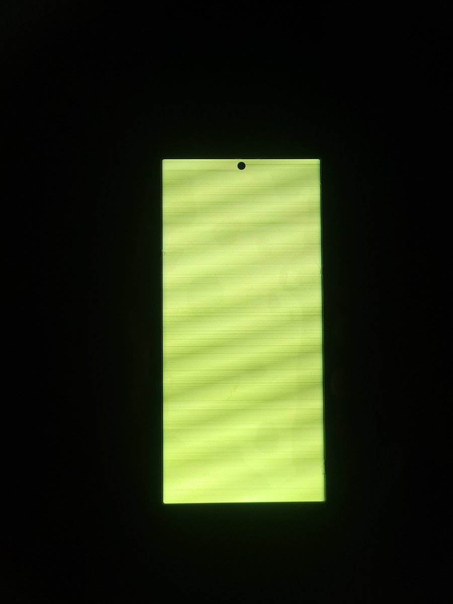 i__Shafeeque's tweet photo. @SamsungIndia So now the green light screen is everywhere but your not ready to take the accountability and fix it.. shame @SamsungIndia @SamsungNewsIN @SamsungMobile https://t.co/9UsM7OBlRy