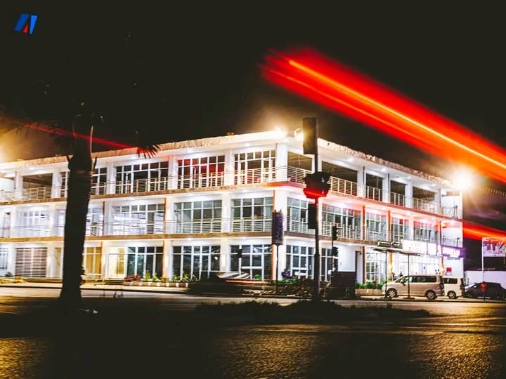 Mawingu_Media's tweet photo. muri centre ville neza na neza mu mahuriro  ya avenue de la RDC na boulevard de l'uprona impande ya polyceb haraye huguruwe icese ikigo c'akarorero c'idandarizo.ku bipfuza ibibanza vyo gukoreramwo munyaragase bitarahera. https://t.co/CDg9iF65mx