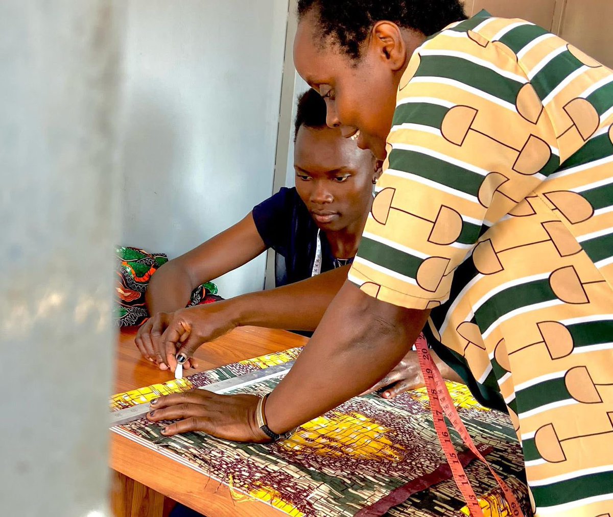 Dropping out of school changes EVERYTHING. 🚨
Girls face suffering &amp; higher HIV risk.
Completing secondary school can cut HIV risk by 50%!
With support from <a href="/AIDSFondet/">AIDS-Fondet</a> , we &amp; <a href="/ladymermaidUg/">Lady Mermaid Empowerment Centre</a> keep slum girls in Kampala in school + skills training—safer from HIV &amp; exploitation.