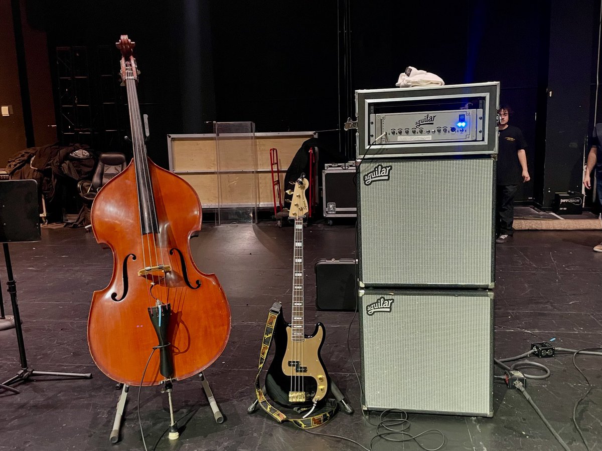 DarrellCBassist's tweet image. My road rig this evening rocking some Johnny Cash @SycuanCasino #bass #bassplayer @BassGuitarCom @BassGuitarMag