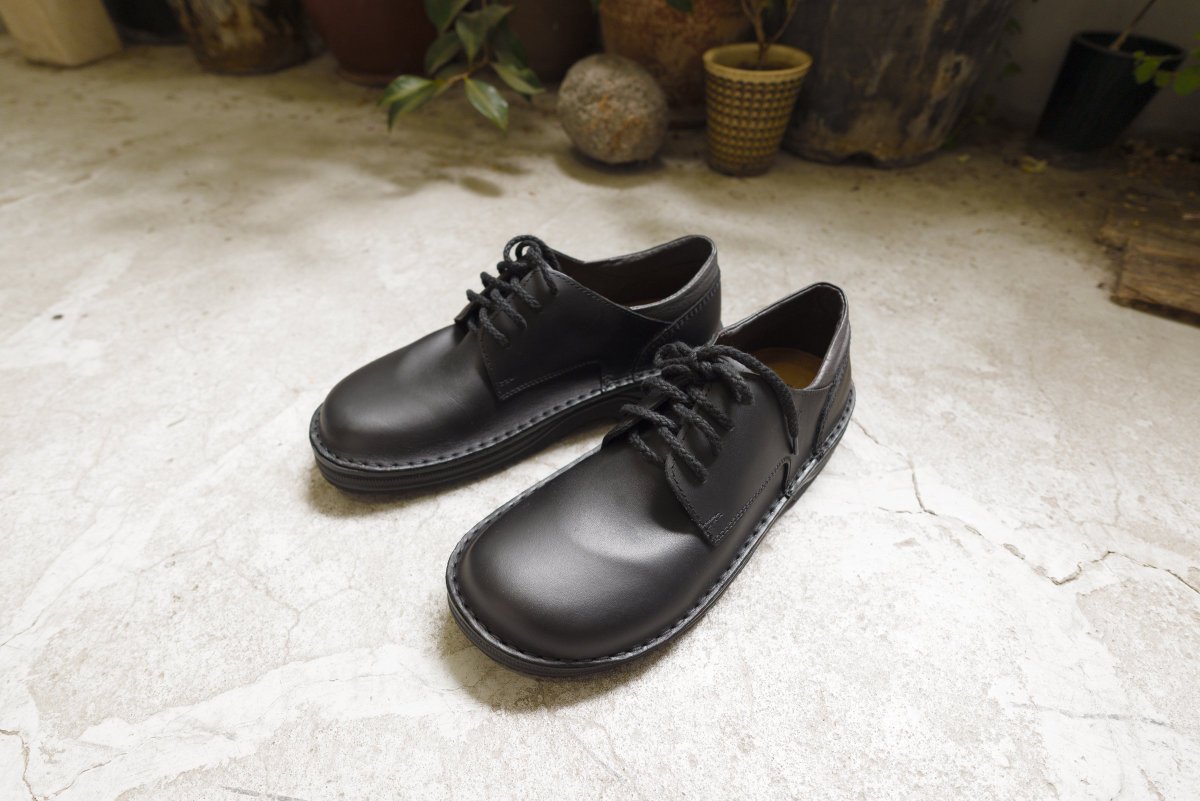 tonakai's tweet image. 久しぶりに靴を買ったので17mmで「どどーん」というイメージで撮影（漫画だと集中線で演出する感じ）。お許しいただき、お店の様子も撮らせていただきました。

#Sigma17mmF4Contemporary
#SigmaBF #SigmaIseries #PR