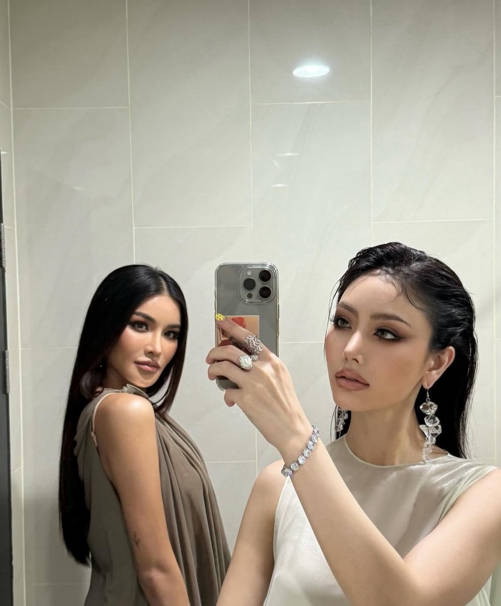 BabeMeen's tweet photo. เหมาะสมมาก 😚

MEENBABE FINAL MUT2025
#ไฟนอลMUT2025xมีนเบ้บ
#มีนเบ้บ #meenbabe https://t.co/k0uTd1IxdY