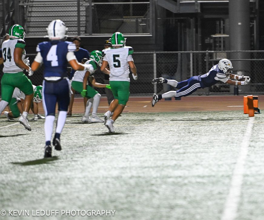 LeDuffKevin's tweet photo. A few images from California HS’s win over Nogales HS, Friday 8/22/25. To see complete game images go to https://t.co/JgKmoNLTwJ
@CalHiAthletics @CondorFootball1 @NogalesNoblesFB @latsondheimer @SGVNSports @_CoachYbarra @___blakeyy @BigEZ77 @CoachCSmith50 @santinogarcia07 https://t.co/dTZKZpF6mB