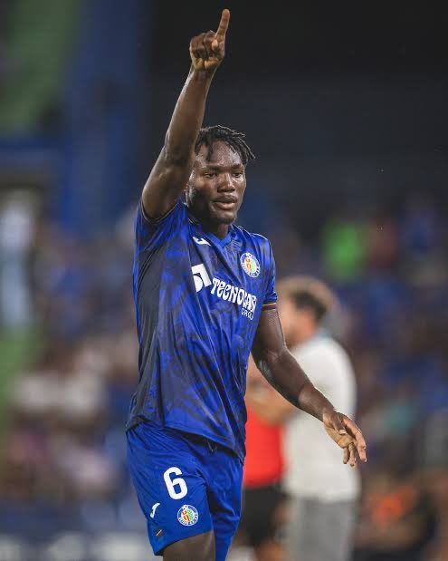 Fenerbahçe 8-10 numara transferi için gitmesi gereken isim Christantus Uche , topla dönebilen , pas bağlantısı olup yaratıcılık sağlayan ve daha 22 yaşında. Avrupa ile birlikte yüksek bonservis geliride elde edebileceğin bir isim.