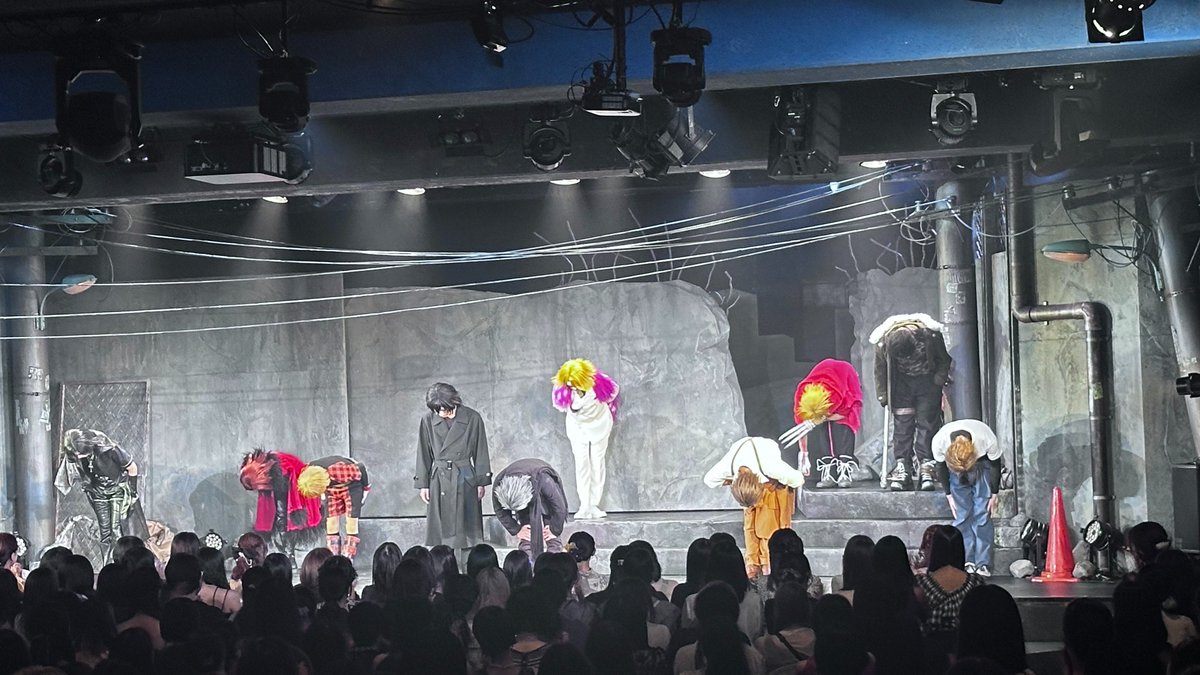 【閉幕御礼】
激情バニッシュ演劇「咎狗の血」
閉幕いたしました。

残暑の厳しい中、劇場にご来場下さった皆様、配信をご視聴頂きました皆様、改めて厚く御礼申し上げます。

公演は終了しましたが、血の運命の行方は
配信で、何度でも。

⏬
dmm.com/digital/stage/…

#狗ステ
#アキラ大好き