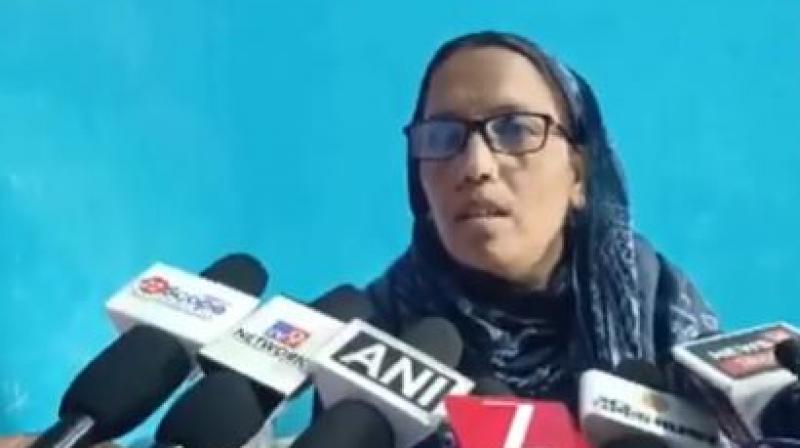 BREAKING NEWS 🚨 Two Pakistani women’s names have appeared on Bihar’s voter list 😱

Booth Level Officer Farzana Khanam (in pic) said:

"One of them, Imrana Khanam, had a passport issued in 1956 and obtained a visa in 1958. She is from Pakistan"

Home Ministry orders removal of