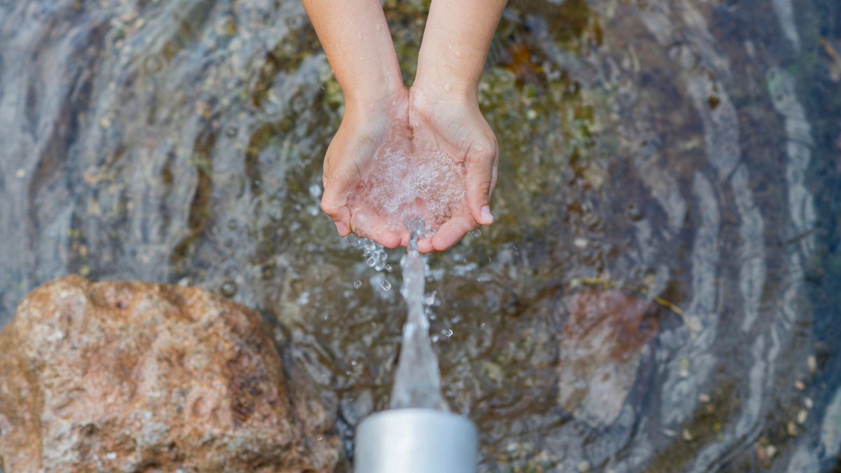 Delegación del Gobierno en Andalucía (@dgobandalucia) on Twitter photo 💦Arranca hoy #domingo la #SemanaMundialdelAgua para concienciar sobre la escasez de este preciado bien
ℹ️¿Sabes que la <a href="/ONU_es/">Naciones Unidas</a> reconoce en 2010 el derecho al agua en condiciones seguras, óptimas y asequibles?
🤲Hacerlo realidad, también en tus manos
#AguaParaLaAcciónClimática 💦Arranca hoy #domingo la #SemanaMundialdelAgua para concienciar sobre la escasez de este preciado bien
ℹ️¿Sabes que la <a href="/ONU_es/">Naciones Unidas</a> reconoce en 2010 el derecho al agua en condiciones seguras, óptimas y asequibles?
🤲Hacerlo realidad, también en tus manos
#AguaParaLaAcciónClimática