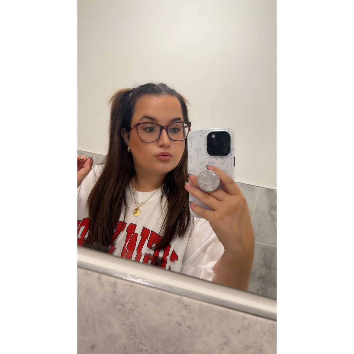 ChelsieHun_'s tweet image. Shit turned 32 yesterday I’m old.