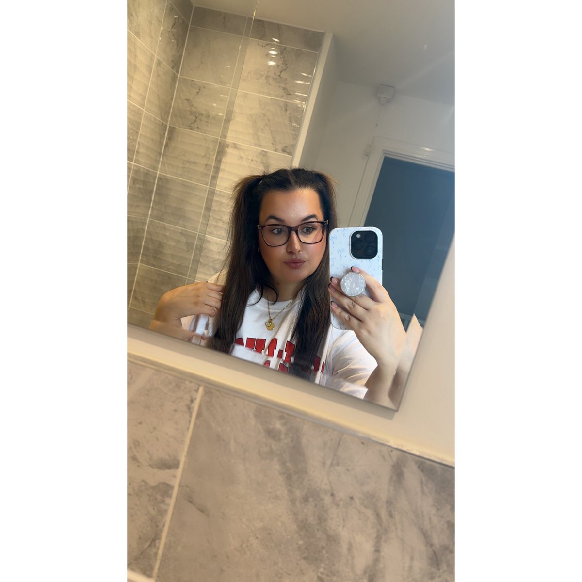 ChelsieHun_'s tweet image. Shit turned 32 yesterday I’m old.