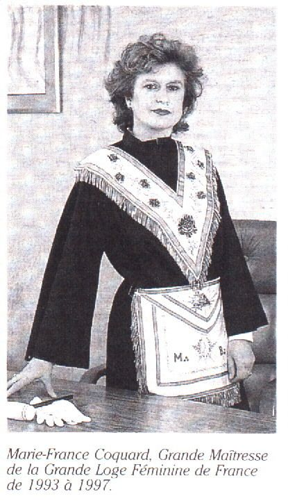 François Asselineau et sa colistière Marie-France Coquard (ancienne Grande Maîtresse de la secte maçonnique de la Grande Loge Féminine de France - GLFF), lors de la campagne pour les municipales dans le 19e arrondissement de Paris, le 16 janvier 2001...