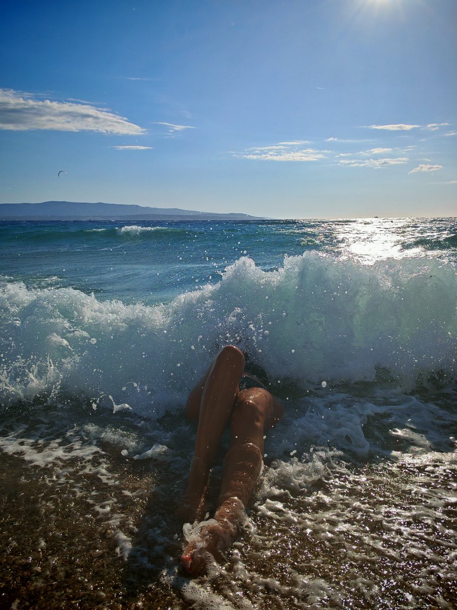 GM from paradise ☀️
Beautiful beach in Bol, Brač… nothing beats the waves, the sun, and minting on <a href="/stuff_io/">Stuff.io</a> 

What’s missing for the perfect vibe? 
#Cardano $ADA #STUFF #SONG