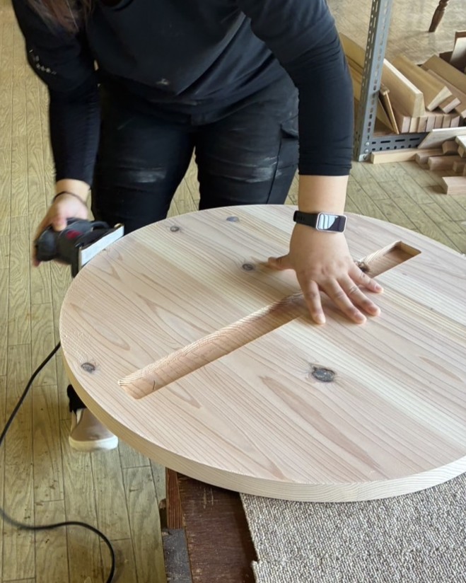 #工場の祭典 2025
朝倉家具のワークショップ紹介

《プレミアム1》
折れ脚ちゃぶ台

風合いのある節あり杉材で作る、ちゃぶ台。
所要時間3Hで、本格的な家具の製造体験が出来ます。

ご予約受付中！
10/3と10/5は残り枠わずかです💨💨
x.gd/BTSbS

#ワークショップ #ものづくりしよう