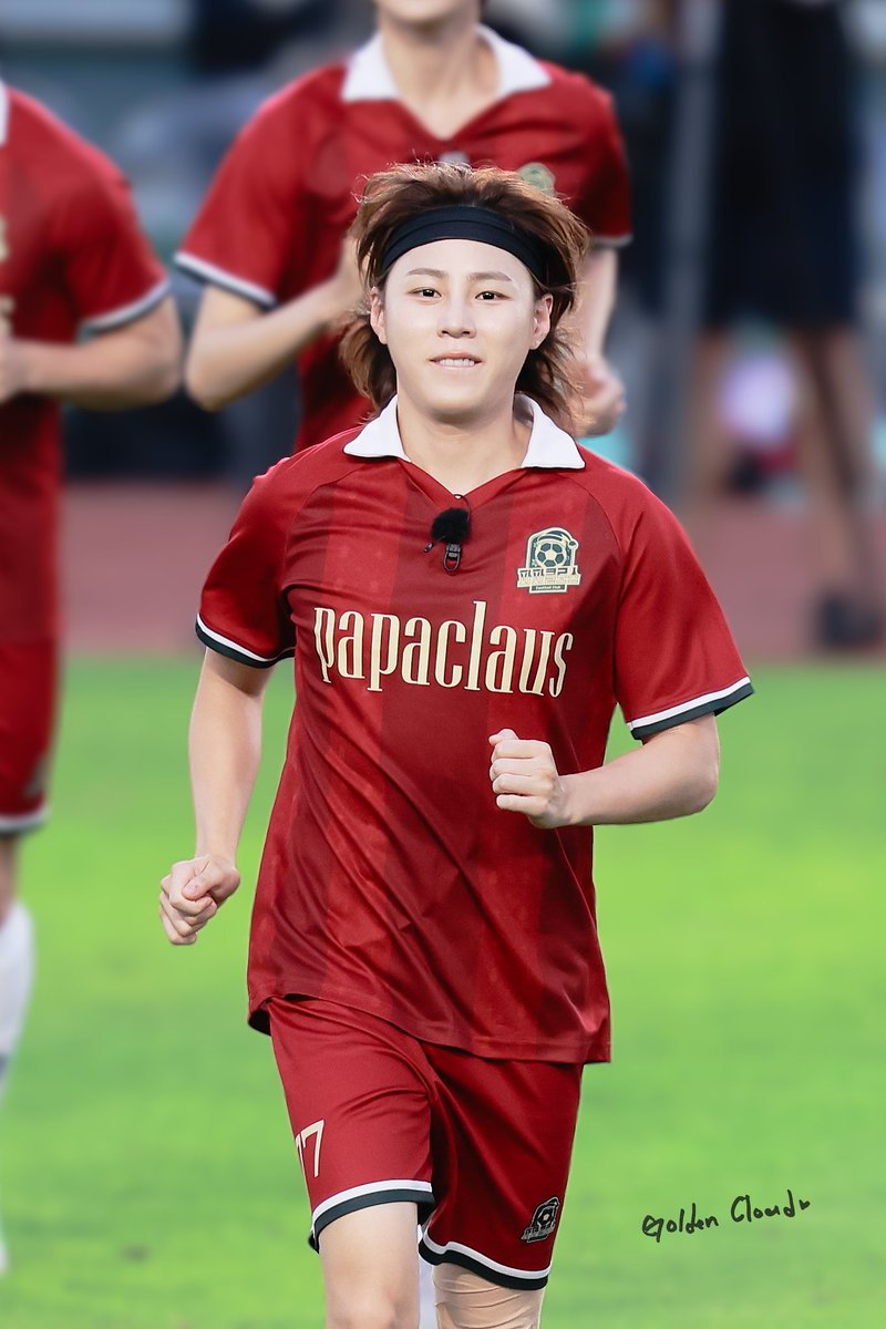 250823 뭉찬4 직관  

하늘에게 달려오는 가나디🏃

#하성운 #HASUNGWOON
 <a href="/gooreumseng/">하성운</a>