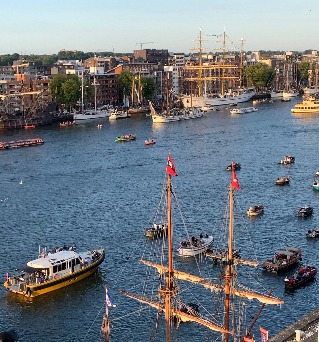 De vierde dag van Sail Amsterdam 2025 was voor ons ook meteen de laatste dag met meerdere shifts en bemanningen. 

Lees het hele verslag op: stichtingvaarwens.nl/nieuws/2703-sa…

Auteur Vaarwens.
