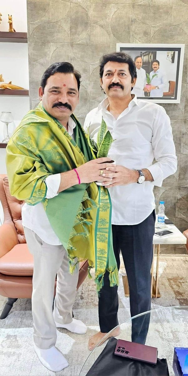 Ashok_BRS's tweet photo. కాకతీయ యూనివర్సిటీ విద్యార్థి ఉద్యమ నాయకుడు రాష్ట్ర వికలాంగుల సహాకార సంస్థ మాజీ చైర్మన్ *కేతిరెడ్డి వాసుదేవ రెడ్డి* @KVRBRS1 అన్న గారికి హార్దిక ��న్మదిన శభాకాంక్షలు...
🎂🪴💐 https://t.co/pefTm1Faxl