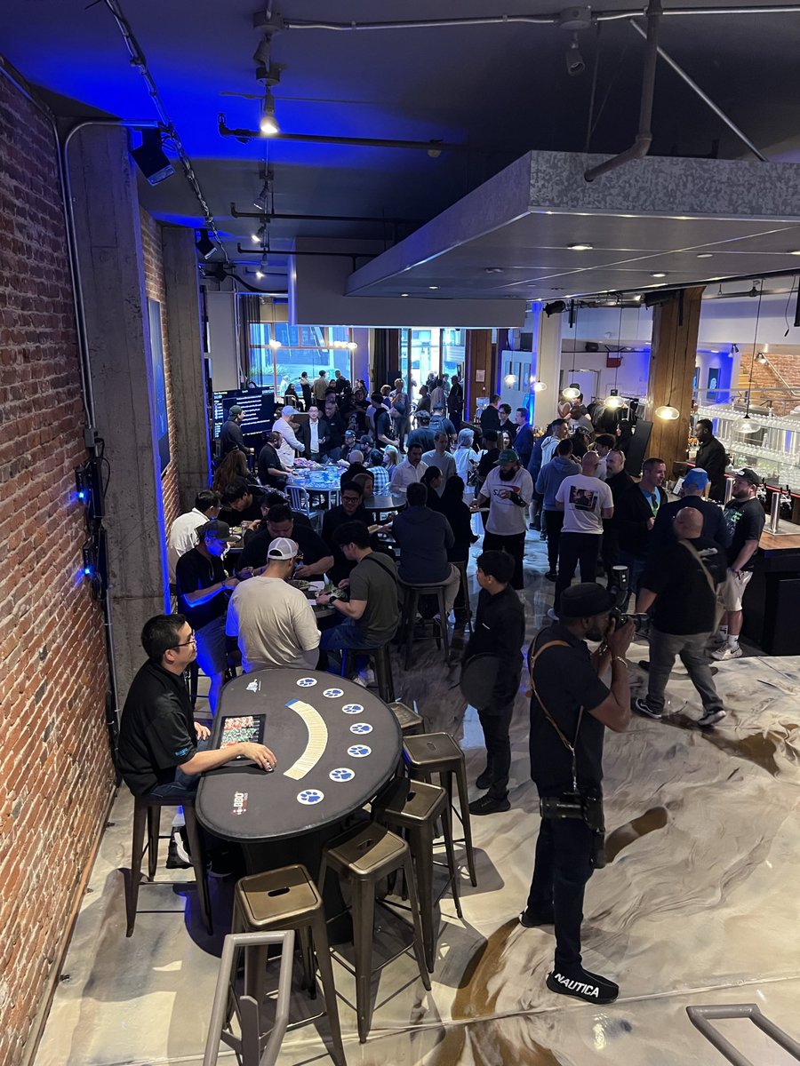 BankStatementHQ's tweet photo. Poker night, but make it BASED.๐ฆโ ๏ธ๐
#OnchainSummit #Base #CryptoCulture https://t.co/3hpN5LLcdW