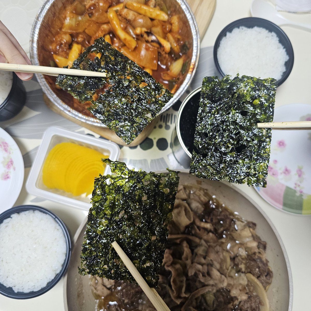 moomoo122222's tweet photo. 진짜 이렇게 맛있는 김....인생에서 처음이야.....
완전 안짜고, 고소하면서 바삭이 아닌 파삭🥹
언니 덕에 완전 맛있는 한끼 완성 https://t.co/6YuOGtmf2V