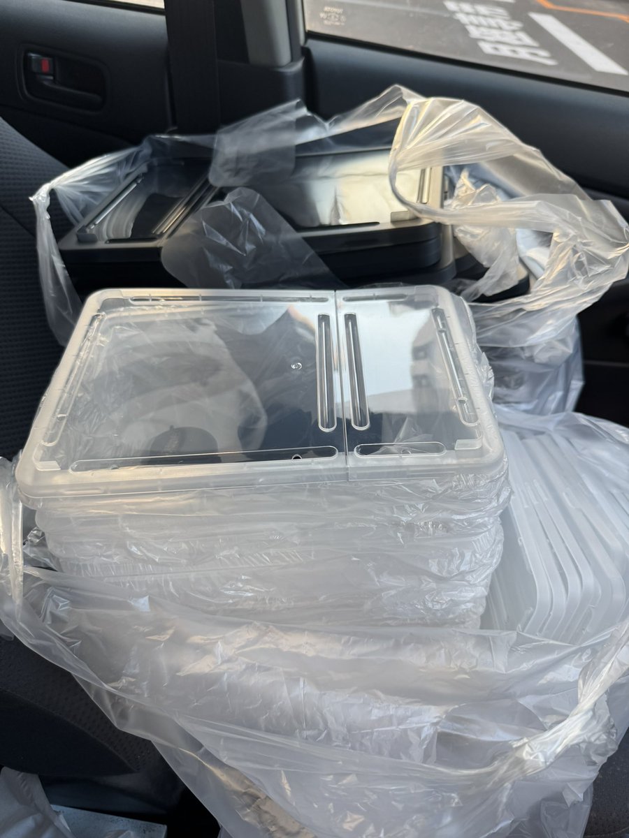 今年の北レプは用品のみ。
プラケをまとめて買いたかったから迷惑にならないよう買うのをラストまで我慢しました。