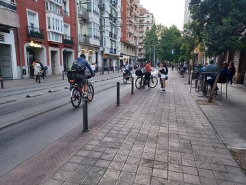 Homologable a otras ciudades 🇪🇺, Vitoria-Gasteiz es una ciudad del País Vasco que se atrevió a transformar su espacio urbano 🌱🌿🚴🚶🚶‍♀️

Spoiler: No fue un camino de 🌹🌹

El martes en #veranourbano te cuento cómo lo logró y se convirtió en referente internacional 🤩