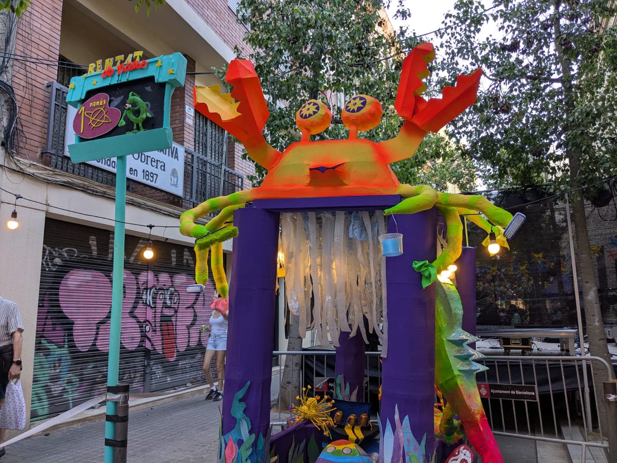 El decorat d'aquest any ens ha quedat taaaaan cuqui ✨🛸⛽👽🚀🧑‍🚀🧨!