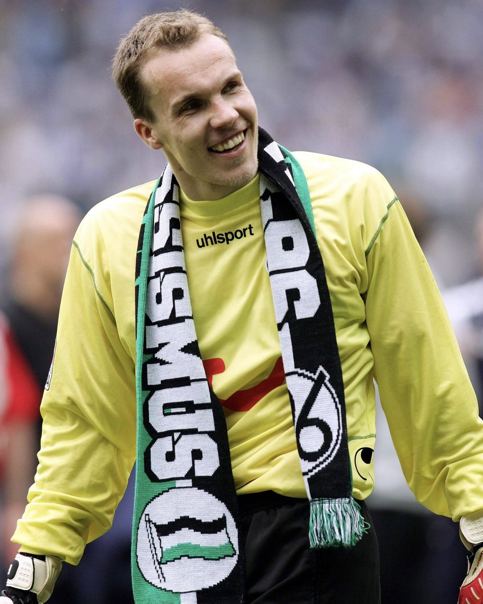 Wir denken an Dich, Robert. 😌 Nicht nur an Deinem heutigen Geburtstag. ❤️

#H96 #NiemalsAllein ⚫️⚪️💚