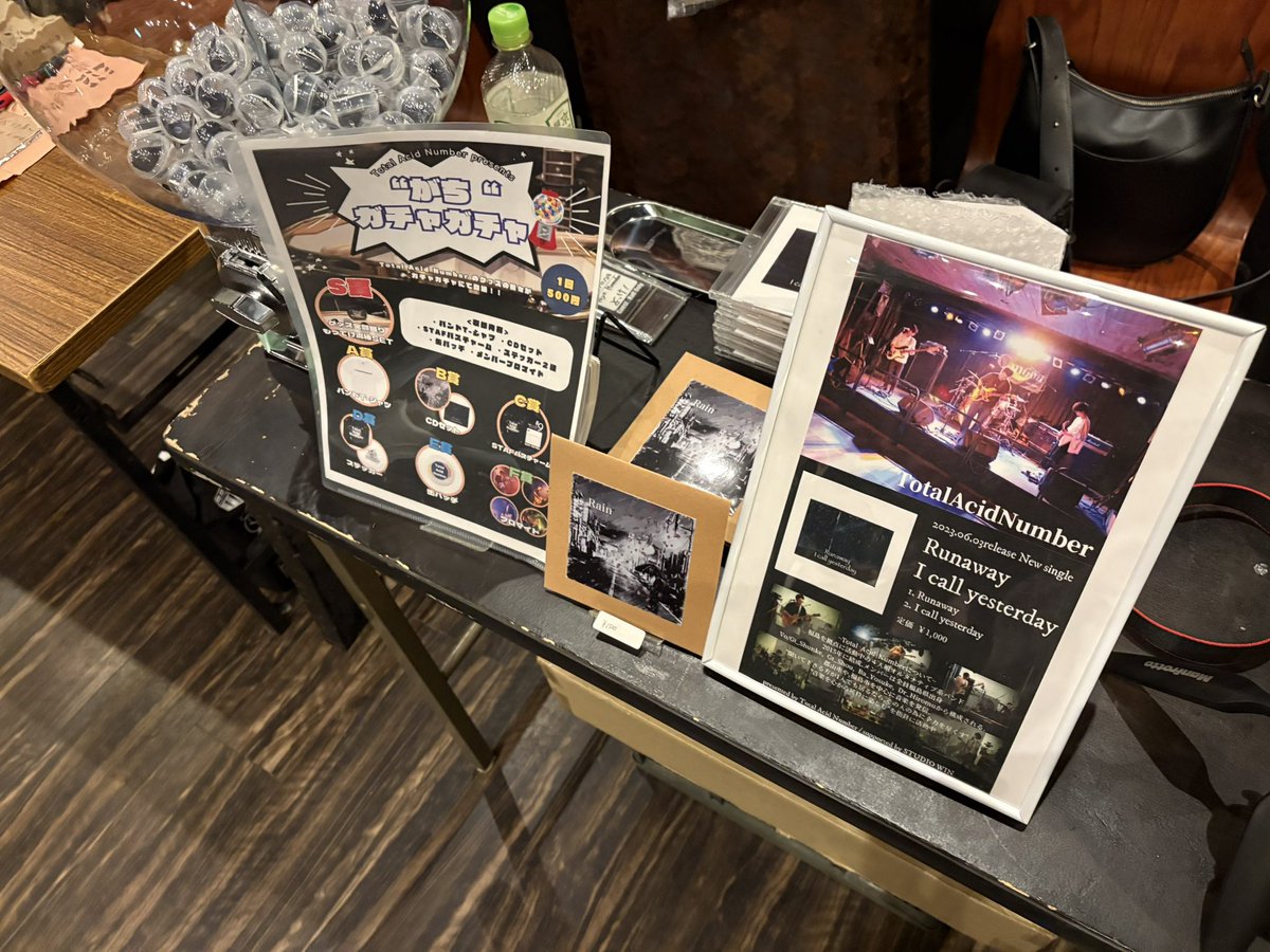 Total Acid Number official (@totalacidnumber) on Twitter photo 🏮シャープナイン夏祭り🏮
盛り上がってます!
焼きそばや焼き鳥もあってお祭りだなぁっていい感じです😊
物販はガチャガチャと音源持ってきました!
遊びがてらに是非🙏🙌
day : 2025/8/24(Sun)
<a href="/clubsharp9/">Koriyama #9 -シャープナイン-</a>
open 10:00 - start 10:30
#バンド #ライブ #郡山 #福島 🏮シャープナイン夏祭り🏮
盛り上がってます!
焼きそばや焼き鳥もあってお祭りだなぁっていい感じです😊
物販はガチャガチャと音源持ってきました!
遊びがてらに是非🙏🙌
day : 2025/8/24(Sun)
<a href="/clubsharp9/">Koriyama #9 -シャープナイン-</a>
open 10:00 - start 10:30
#バンド #ライブ #郡山 #福島