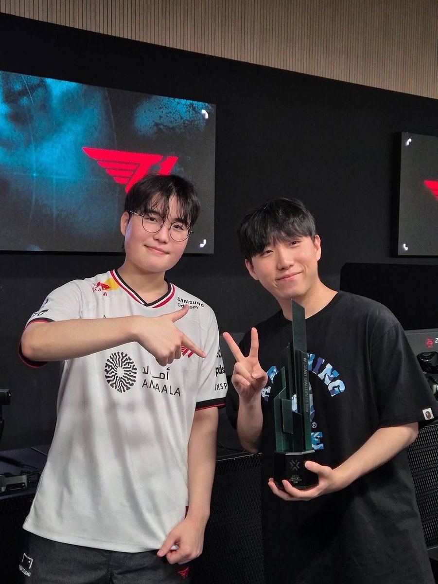 ragebait1fan's tweet image. 🐿️🐝 #Pkm #BuZz