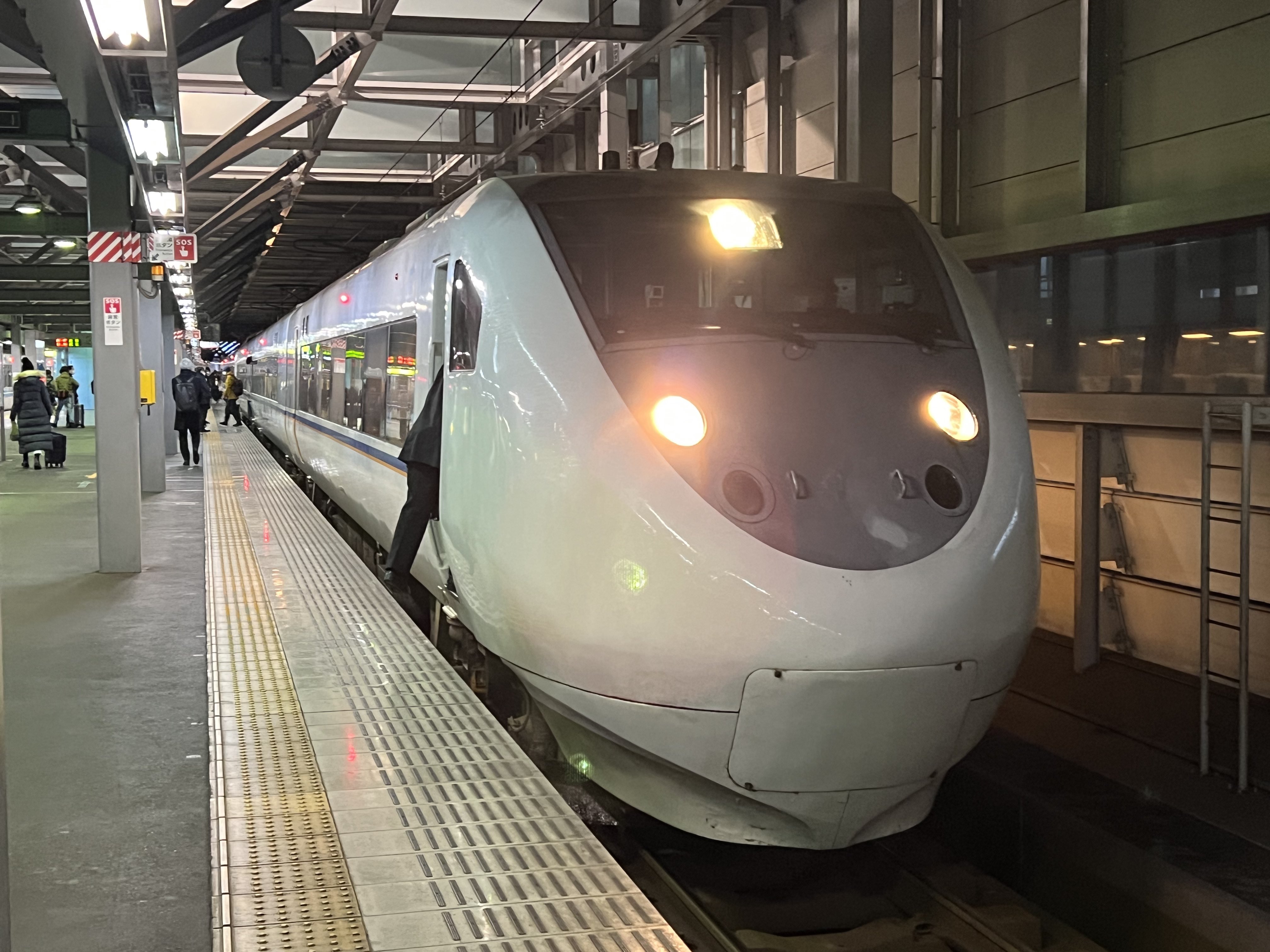 乗車案内板　　特急とき 新大阪駅で特急サンダーバード 「敦賀行き」 を撮る （発車標
