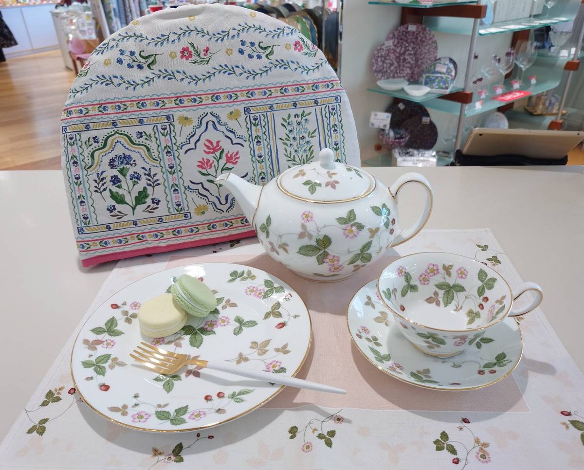 ウェッジウッド【ワイルドストロベリー】

今年はワイルドストロベリー生誕60周年🍓
今も変わらず幅広い世代に人気のシリーズです。

アルスターウィーバーズのポットカバーも一緒にどうでしょうか😊