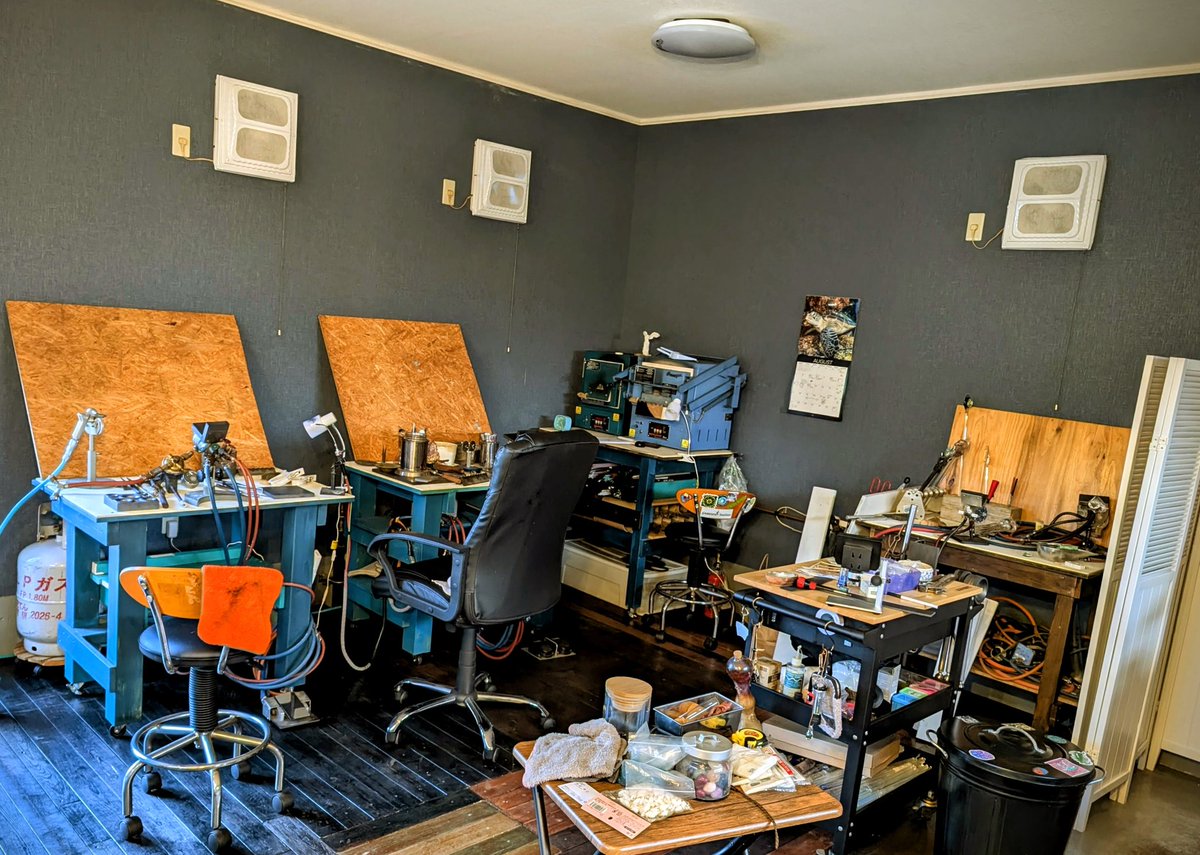 壁紙完了
バーナー設置完了
片付け、ゴミ捨て終わらない
月曜日からワークショップ、教室のみ再開です。