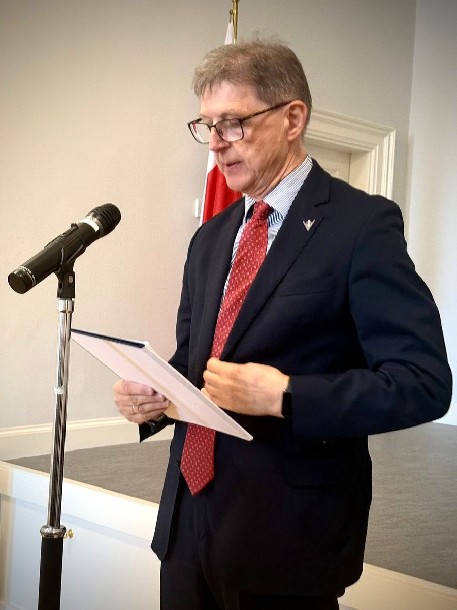 🏴󠁧󠁢󠁳󠁣󠁴󠁿 W dn. 23.08.25 r. z Domu Polskim w Edynburgu - SPL House,  zorganizowano pokaz filmu dokumentalnego „God bless Montgomery – Zapomnieni bohaterowie bitwy pod Arnhem” reż. Geertjan Lassche, który także był obecny na spotkaniu. 

Więcej 👇
facebook.com/share/p/16ssaX…