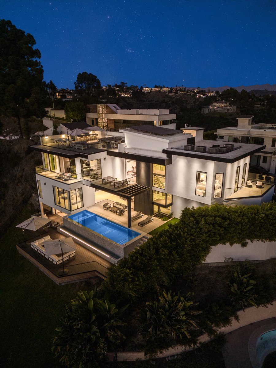 goshopstr's tweet photo. Where Bel Air’s hills meet unparalleled luxury, breathtaking views, meticulous design, and living redefined.

Book Today: https://t.co/7pyINuQiIz https://t.co/R1Q6KIJVtT