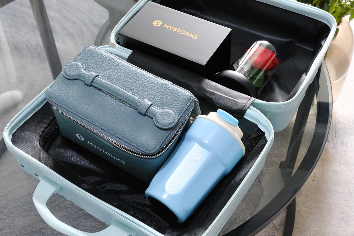 Una (@cryptounaa) on Twitter photo 第一份七夕礼物居然是<a href="/MyStonks_Org/">MyStonks</a> 给的!🩵🩵
永生花 、化妆包 、养生杯、旅行箱 
太到位啦~
<a href="/0xLige/">0xLige</a> 第一份七夕礼物居然是<a href="/MyStonks_Org/">MyStonks</a> 给的!🩵🩵
永生花 、化妆包 、养生杯、旅行箱 
太到位啦~
<a href="/0xLige/">0xLige</a>