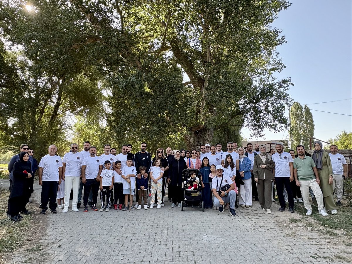 Birlik Vakfı Kayseri (@birlikvakfi38) on Twitter photo AK Parti Kayseri Milletvekili Sayın Ayşe Böhürler, Kayseri Aile ve Sosyal Hizmetler İl Müdürü Sayın Arzu Çıngır, Şube Başkanımız Sayın Bilal Habeş Bulut, yönetim kurulu üyelerimiz ve ailelerinin katılımıyla Koramaz Vadisi’nde doğa yürüyüşü gerçekleştirdik. <a href="/bulut_habes/">Bilal HABEŞ BULUT</a> AK Parti Kayseri Milletvekili Sayın Ayşe Böhürler, Kayseri Aile ve Sosyal Hizmetler İl Müdürü Sayın Arzu Çıngır, Şube Başkanımız Sayın Bilal Habeş Bulut, yönetim kurulu üyelerimiz ve ailelerinin katılımıyla Koramaz Vadisi’nde doğa yürüyüşü gerçekleştirdik. <a href="/bulut_habes/">Bilal HABEŞ BULUT</a>
