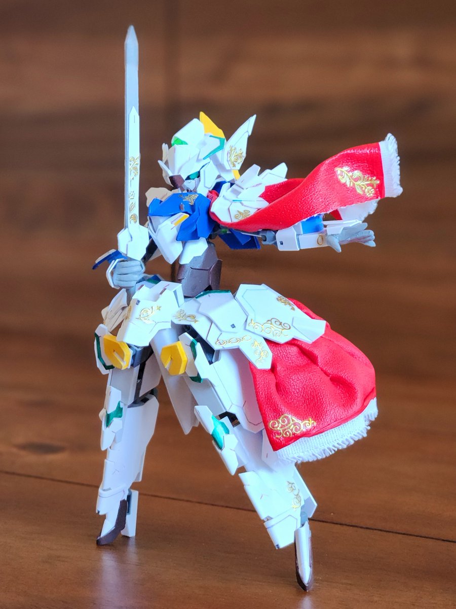 フルスクラッチのオリジナルMS、「ガンダム・エルフィード」完成です✨

剣と魔法の世界や甲冑を着たエルフの少女をイメージしていて、騎士ガンダムと別の方向性でファンタジーな雰囲気を目指してみました