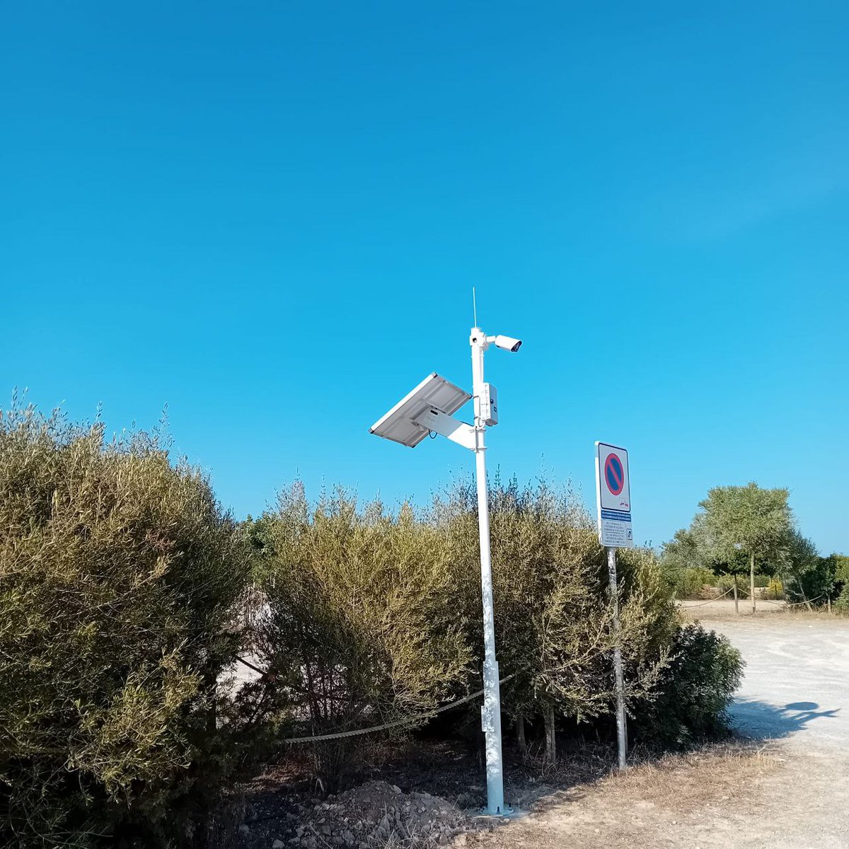 Economia, Hisenda i Innovació GOIB (@hisendagoib) on Twitter photo ✅El <a href="/goib/">Govern de les Illes Balears</a> instal·la càmeres per mesurar l'ocupació del pàrquing de sa Barralina (ses Covetes), en el Parc Natural des Trenc.
👉La mesura forma part de l'aposta per gestionar els espais naturals amb dades i comunicacions en temps real.
✍️tn.caib.es/SensorsEsTrenc ✅El <a href="/goib/">Govern de les Illes Balears</a> instal·la càmeres per mesurar l'ocupació del pàrquing de sa Barralina (ses Covetes), en el Parc Natural des Trenc.
👉La mesura forma part de l'aposta per gestionar els espais naturals amb dades i comunicacions en temps real.
✍️tn.caib.es/SensorsEsTrenc