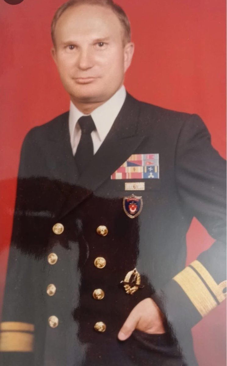Stratejik gücümüz Denizaltı Filomuza ve denizlerdeki kanun gücümüz Sahil Güvenliğimize komuta eden, emrinde çalışmaktan gurur duyduğum Em. Tümamiral Niyazi Ulusoy’un  vefatına çok üzüldüm. Komutanıma Allah’tan rahmet, ailesi ve sevenlerine başsağlığı ve sabır diliyorum.