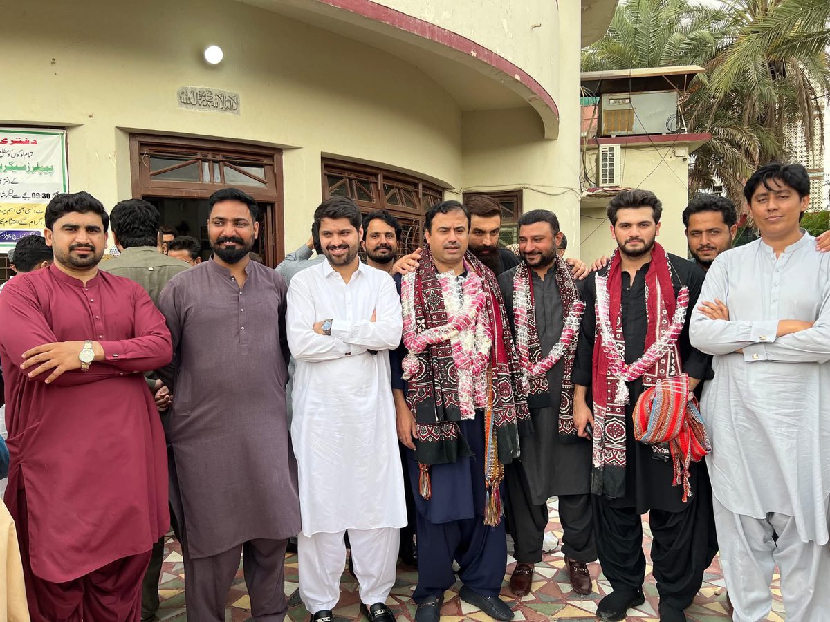 JavedNLaghari's tweet image. Khi. President PYO Sindh &amp;amp; newly appointed GS PPP SBA div Javed Nayab Laghari &amp;amp; Inf sec PYO Sindh newly appointed PPP div MPKS INf Sec @taimoormaheraly Met with Peoples Youth Karachi div officials at People’s Secretariat, got congratulated on being enter into PPP mother wing.