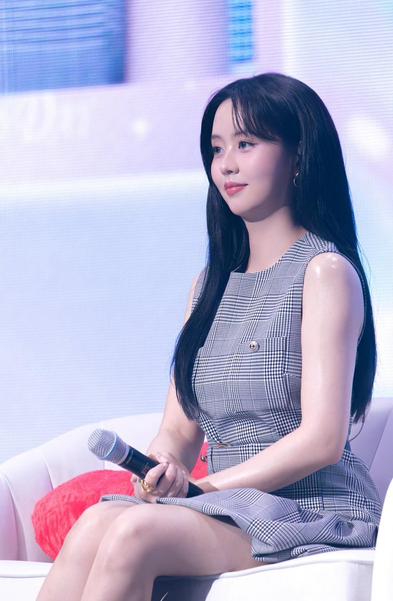 #KimSoHyun's forehead looks 😍
Her beauty is on another level 🥰