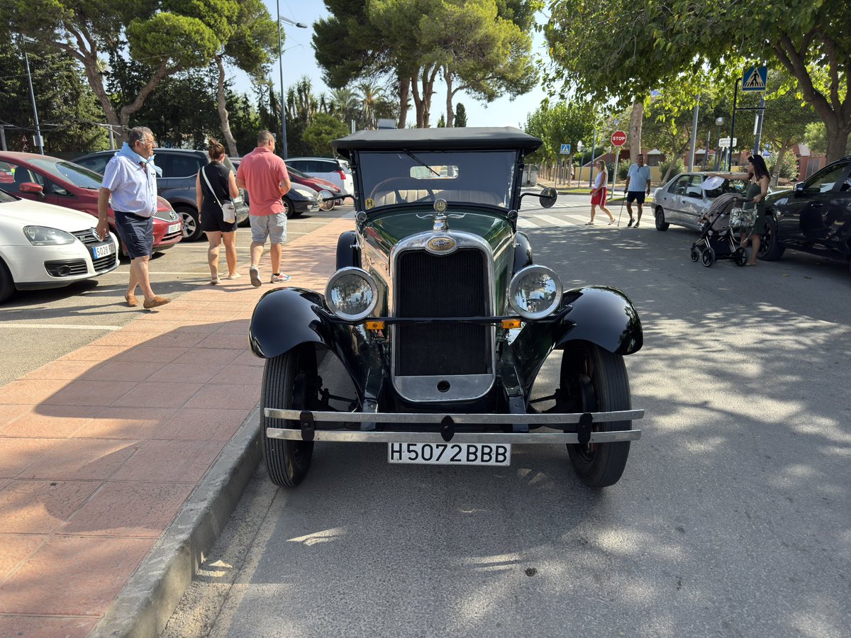 _SMBaxter's tweet photo. Some classic cars in Roda, Murcia. Not sure how original they are. https://t.co/eHVGUD2tgd