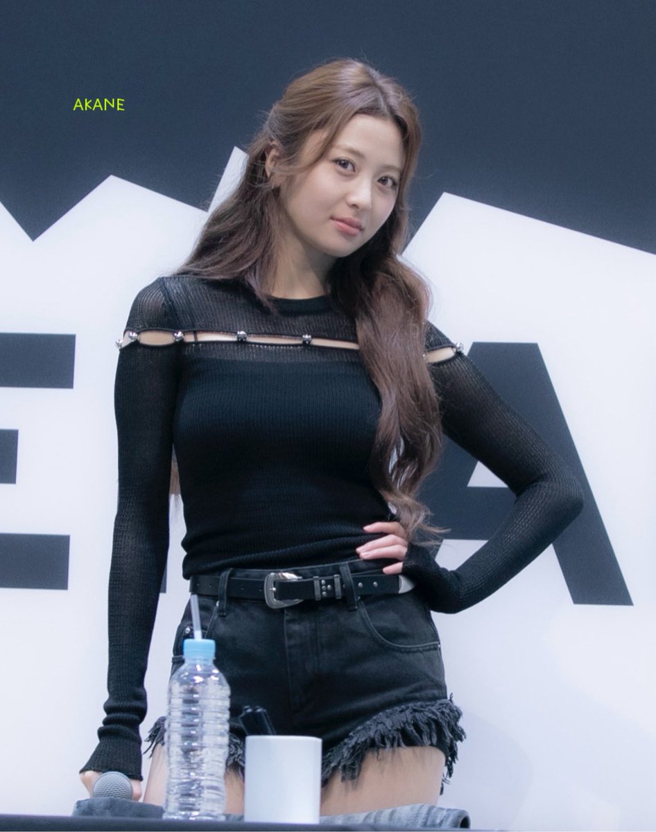 LESSERAFIM yizhiyu 北京　サイン会当選者限定 ユンジン LESSERAFIM yizhiyu 北京 サイン会当選者限定 ユンジン