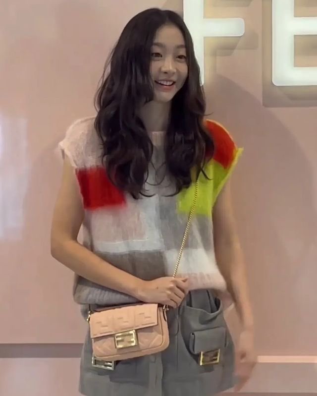 andam_sya's tweet photo. I want to see dami with curly hair https://t.co/NoCMAC3UFa