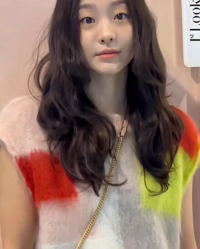 andam_sya's tweet photo. I want to see dami with curly hair https://t.co/NoCMAC3UFa