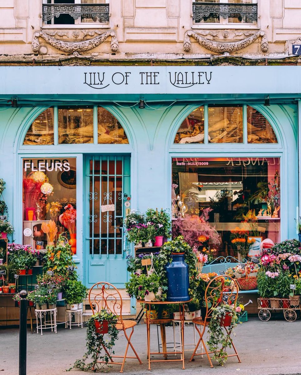 Happy Sunday! #Paris #Travel #France #Flowers #sundayvibes #Relax #Parisjetaime  📸  mary_quincy  🌺🌺