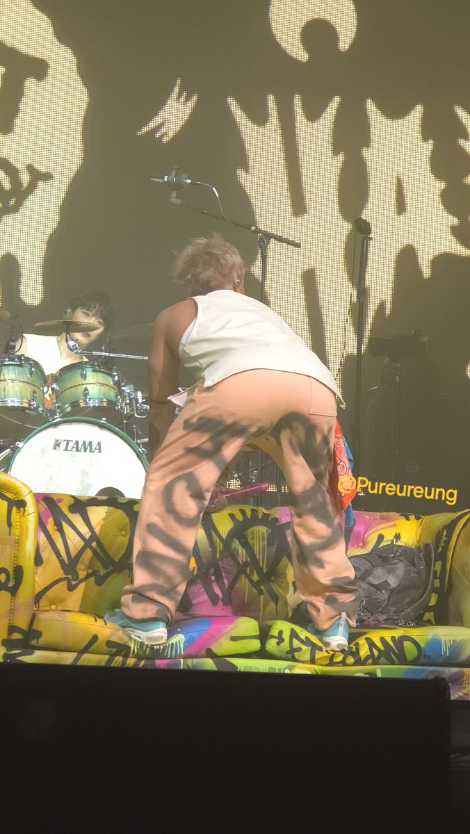 엪티 너무 소란스럽네요
한쪽은 가슴이 소란스럽고 한쪽은 엉동이가 소란스럽고 증말
#FTISLAND #이재진 #LeeJaejin #이홍기
#LEEHONGGI