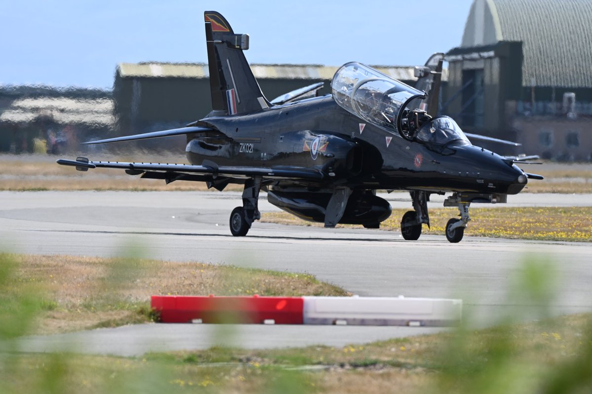 subzero65bk's tweet photo. #Hawkjet RAF valley from Thursday great weather lots of waves from crew lots of action #RAF #Jets #wales #Cymru #UK https://t.co/MwsQ9SHLxx
