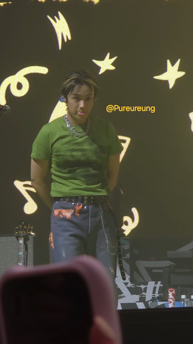 순간포착! 메롱 이재진을 발견하였다!
#FTISLAND #이재진 #LEEJAEJINN